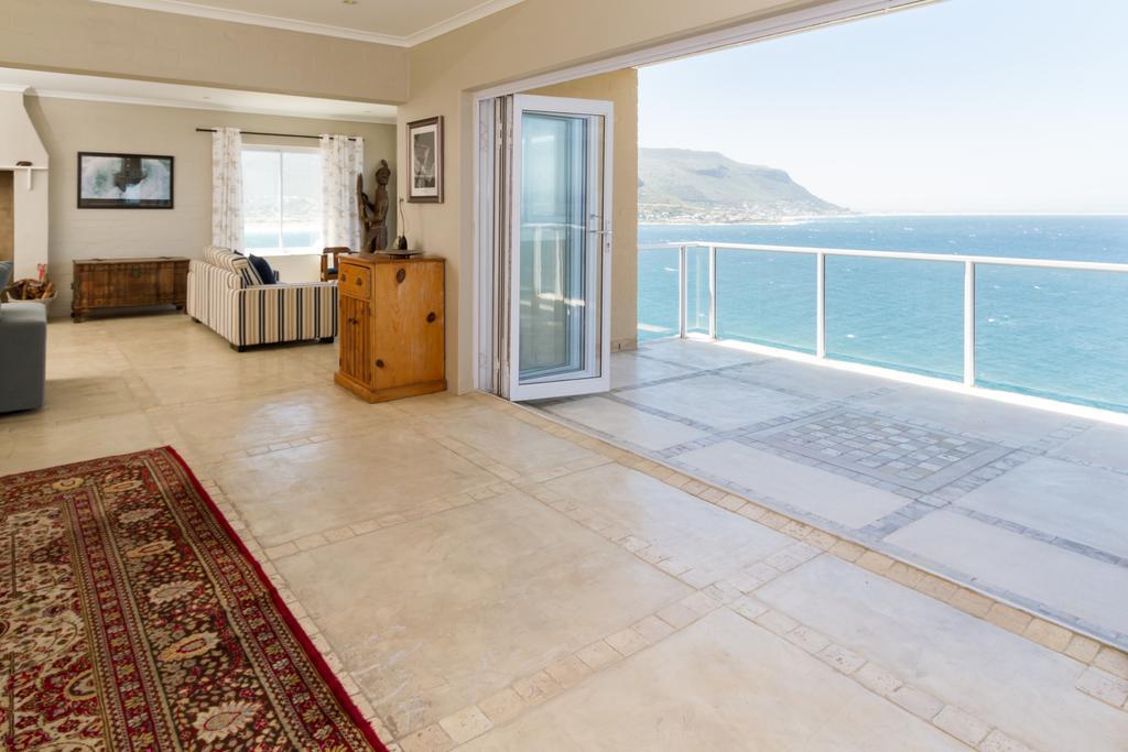 Cape-x-ta-sea * Fish Hoek